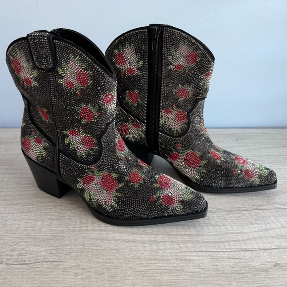 Wild Pair Shoes - Wild Pair Women’s Black Lacey Floral Bling Booties Size 6